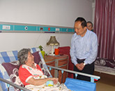 政协副主席许天赐看望住院老人
